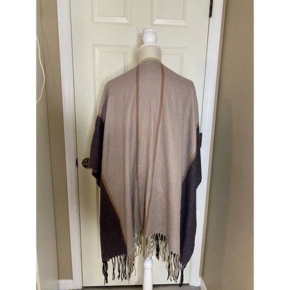 Woolrich Wrap - Picture 3 of 6